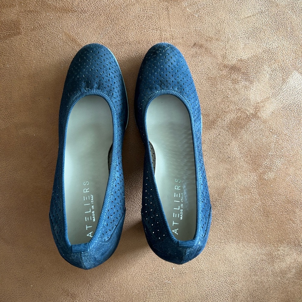 Ateliers Blue Chunky Heel Court Shoes with Textured Design - Picture 3 of 6